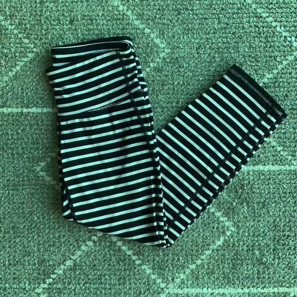 Athleta Capri Leggings (B&W Stripes) - Picture 5 of 6